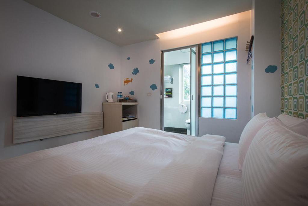 J-Hotel Джиаоси Екстериор снимка