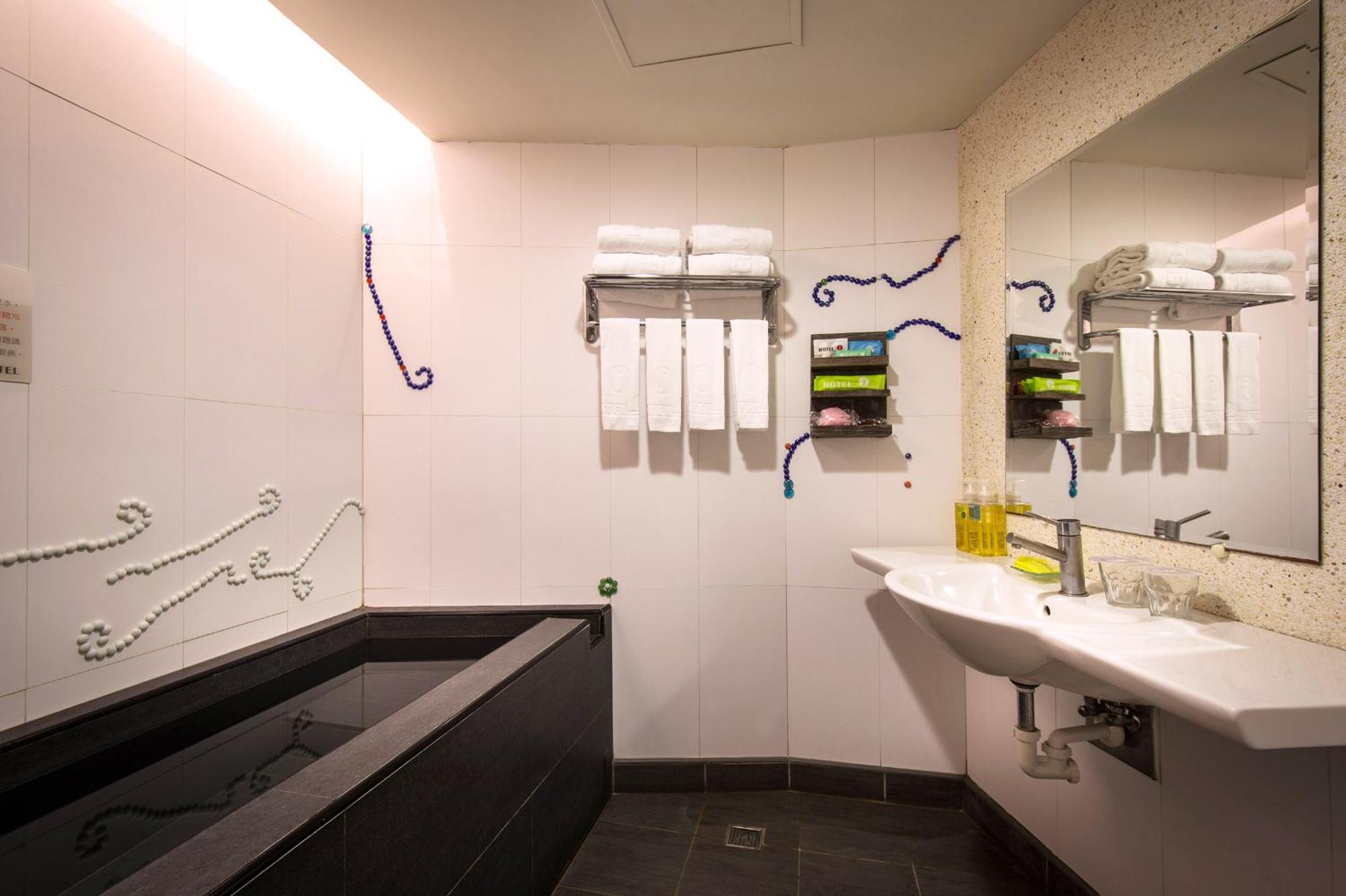 J-Hotel Джиаоси Екстериор снимка