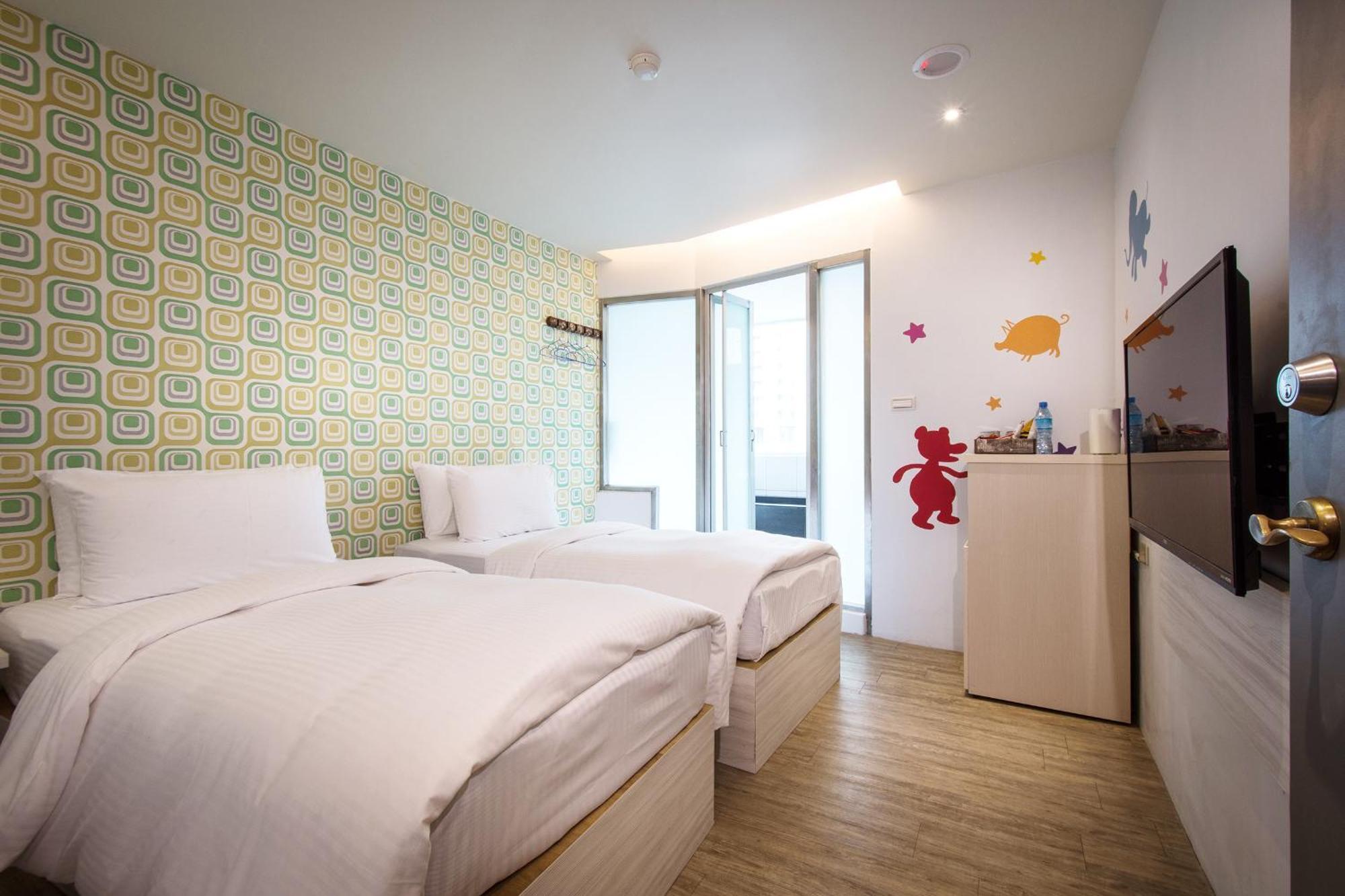 J-Hotel Джиаоси Екстериор снимка