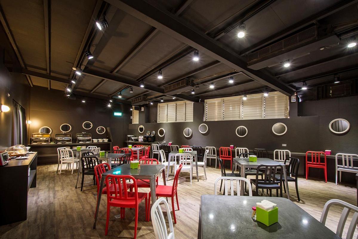 J-Hotel Джиаоси Екстериор снимка