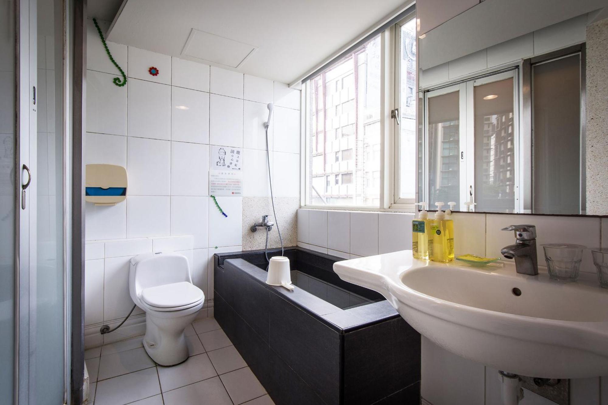 J-Hotel Джиаоси Екстериор снимка