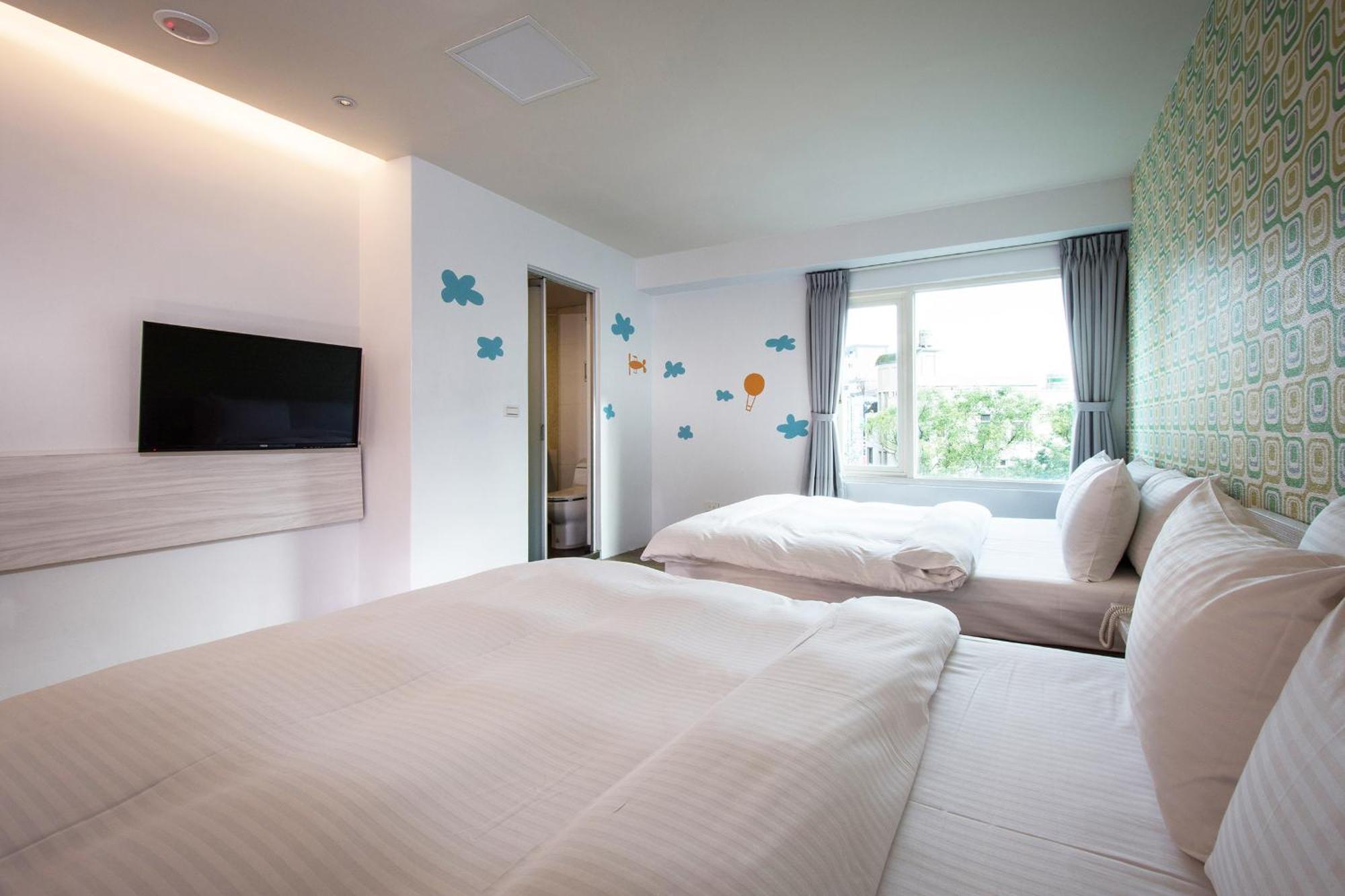 J-Hotel Джиаоси Екстериор снимка