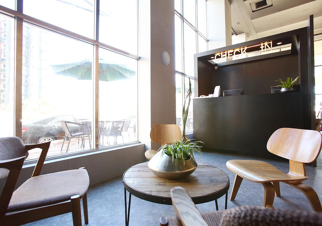 J-Hotel Джиаоси Екстериор снимка