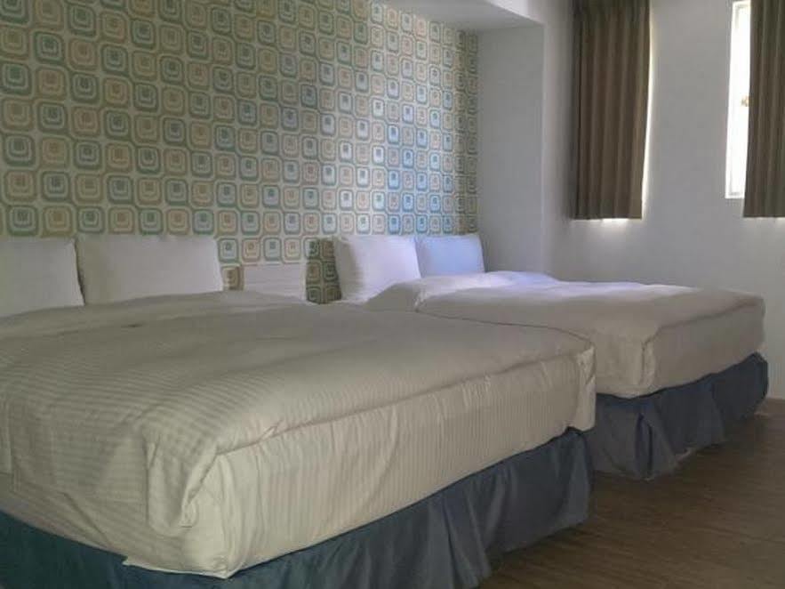 J-Hotel Джиаоси Екстериор снимка