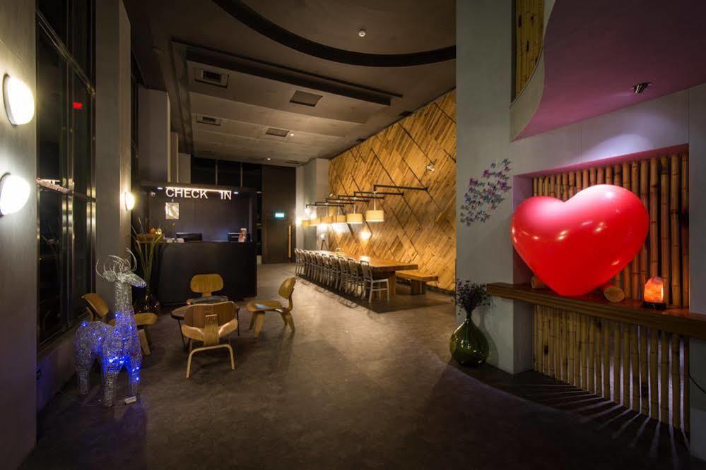 J-Hotel Джиаоси Екстериор снимка