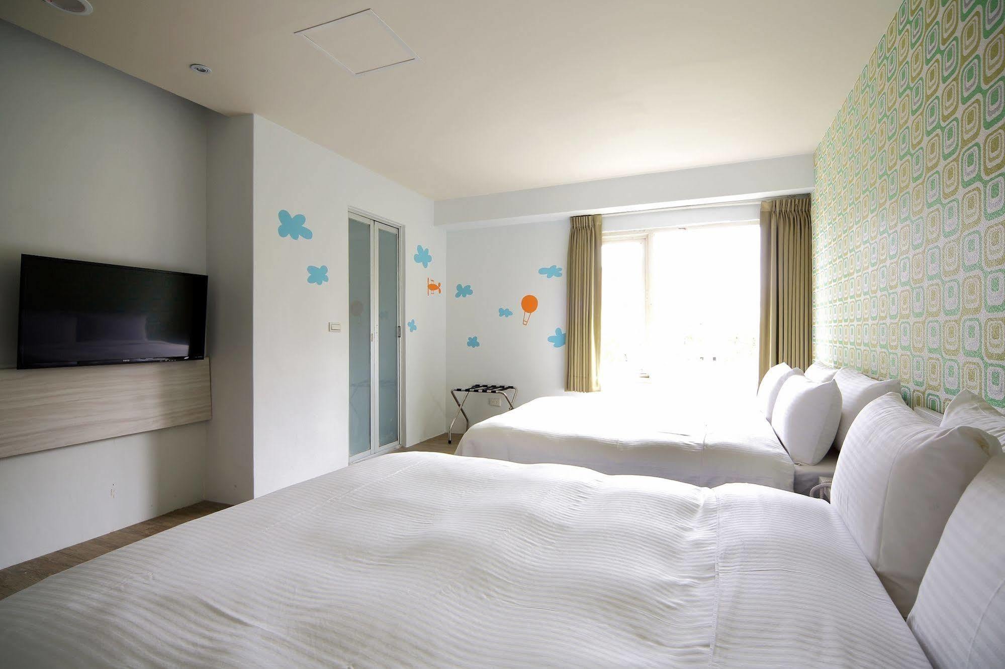 J-Hotel Джиаоси Екстериор снимка