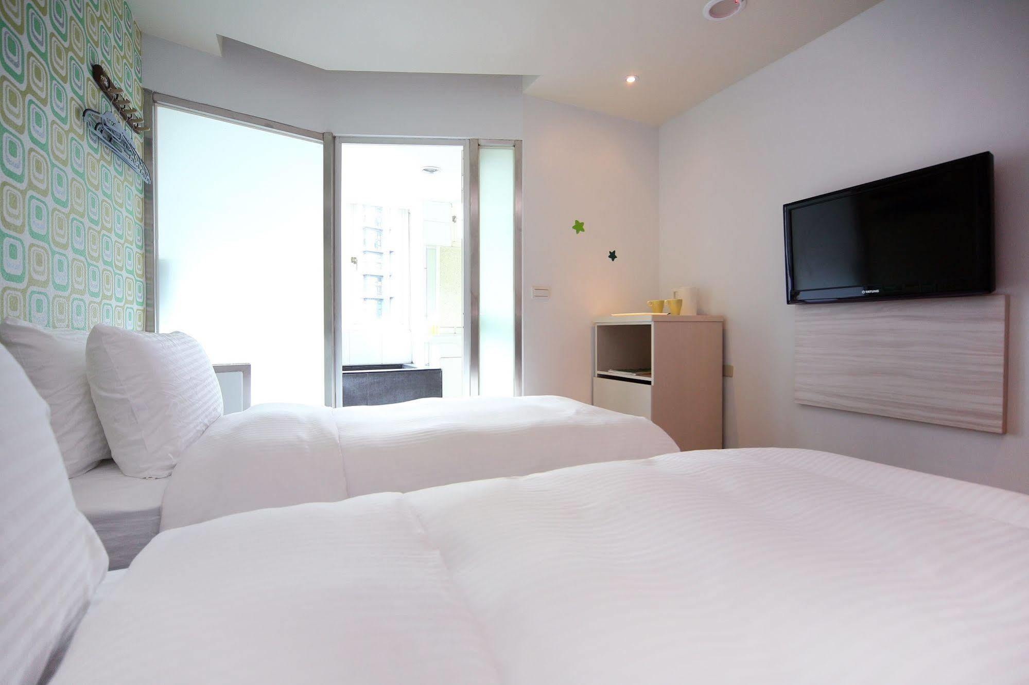 J-Hotel Джиаоси Екстериор снимка